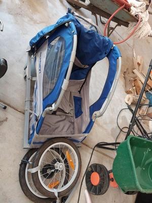 NEW SCWINN PULL BIKE TRAILER