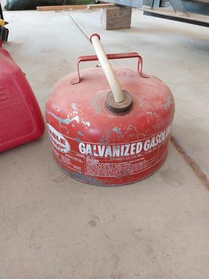VINTAGE GALVANIZED GAS CAN AND 2.5 PLASTIC GAS CAN