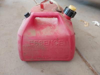 VINTAGE GALVANIZED GAS CAN AND 2.5 PLASTIC GAS CAN