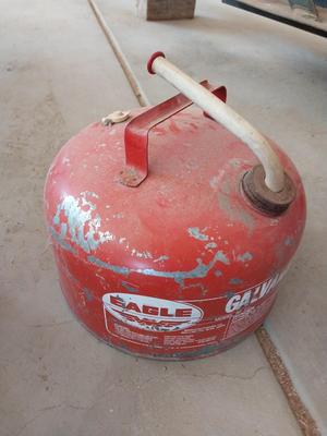 VINTAGE GALVANIZED GAS CAN AND 2.5 PLASTIC GAS CAN