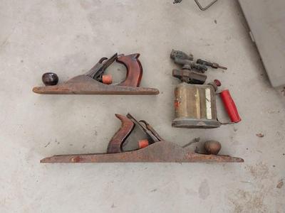 VINTAGE WOOD LEIGHS AND SPRAYER