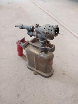 VINTAGE WOOD LEIGHS AND SPRAYER