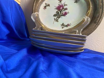 A WONDERFUL BOX OF FLATWARE THAT INCLUDES A NICE VARIETY OF ITEMS FOR YOUR BIDDING PLEASURE!