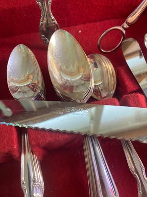 A WONDERFUL BOX OF FLATWARE THAT INCLUDES A NICE VARIETY OF ITEMS FOR YOUR BIDDING PLEASURE!