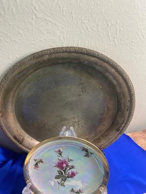 A WONDERFUL BOX OF FLATWARE THAT INCLUDES A NICE VARIETY OF ITEMS FOR YOUR BIDDING PLEASURE!