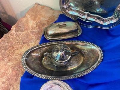 A WONDERFUL BOX OF FLATWARE THAT INCLUDES A NICE VARIETY OF ITEMS FOR YOUR BIDDING PLEASURE!