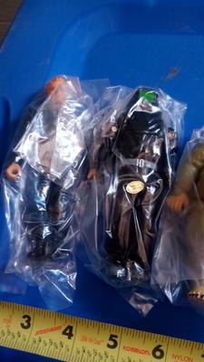 LOT 5 - FIVE DUNE FIGURES
