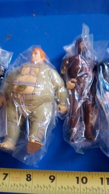 LOT 5 - FIVE DUNE FIGURES