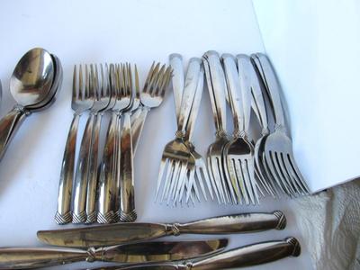 Set of Oneida Flatware Plus 4 Serving Pieces, Rattan