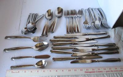 Set of Oneida Flatware Plus 4 Serving Pieces, Rattan