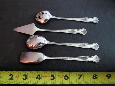 Vintage Wm Rogers Extra Plate 4 Pc Serving Set, Magnolia Pattern