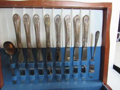Vintage Wm Rogers Silverplate Flatware Set, Jubilee Pattern, In Case