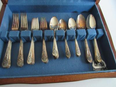 Vintage Wm Rogers Silverplate Flatware Set, Jubilee Pattern, In Case