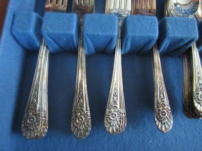 Vintage Wm Rogers Silverplate Flatware Set, Jubilee Pattern, In Case