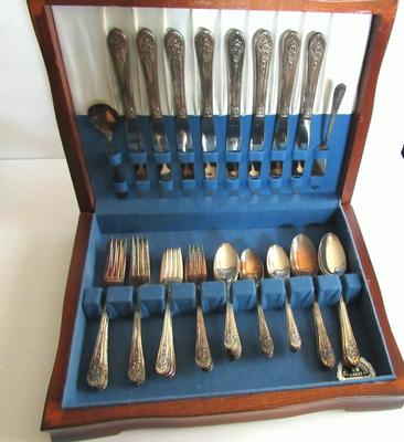 Vintage Wm Rogers Silverplate Flatware Set, Jubilee Pattern, In Case