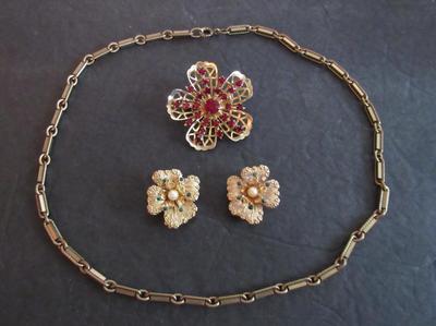 Vintage Goldtone Costume Jewelry Lot, Sarah Coventry Earrings, Brooch, Necklace