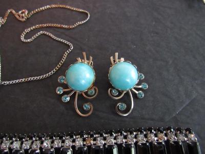 Misc Jewelry Lot, Bracelets, Earrings, Necklace, Read Description
