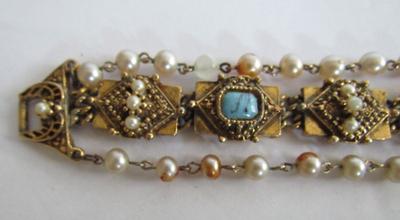 Vintage Goldtone Bracelet With Faux Pearls and Stones