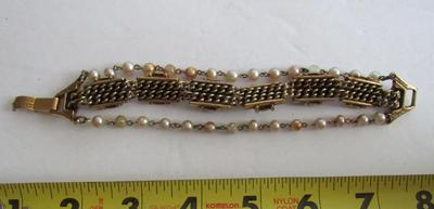 Vintage Goldtone Bracelet With Faux Pearls and Stones