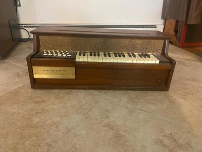 ADORABLE AUDION TABLE TOP ORGAN