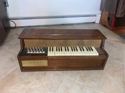 ADORABLE AUDION TABLE TOP ORGAN