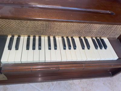 ADORABLE AUDION TABLE TOP ORGAN