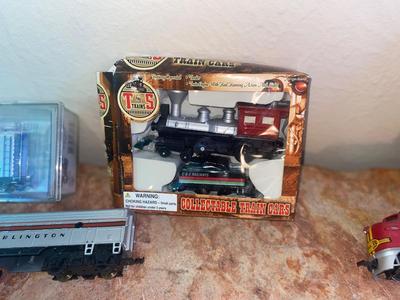 NEAT VINTAGE TYCO HO MODEL TRAIN CARS AND ENGINE