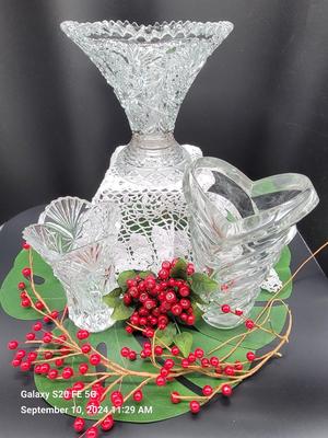 3 Crystal vases