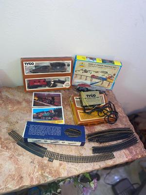 TYCO HO ELECTRIC POWER PACK, TRAIN CARS, & OVER TRESTLE SET