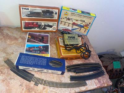 TYCO HO ELECTRIC POWER PACK, TRAIN CARS, & OVER TRESTLE SET
