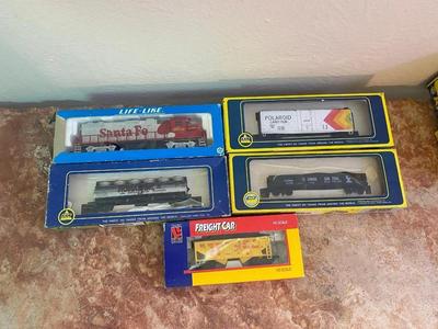 HO SCALE TRAIN CARS IN ORIGINAL BOXES