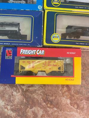 HO SCALE TRAIN CARS IN ORIGINAL BOXES