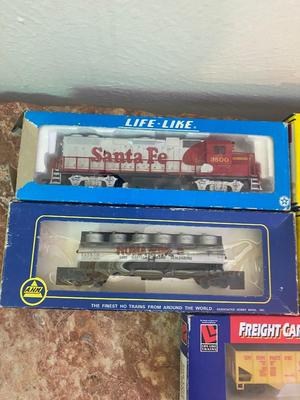 HO SCALE TRAIN CARS IN ORIGINAL BOXES