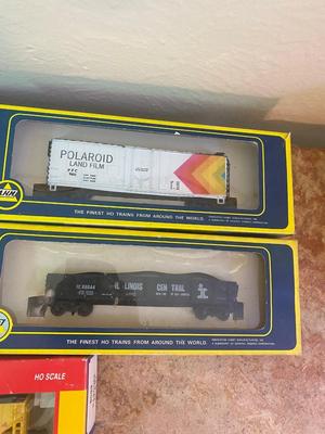 HO SCALE TRAIN CARS IN ORIGINAL BOXES