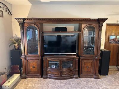STUNNING FAIRMONT DESIGNS ENTERTAINMENT CENTER
