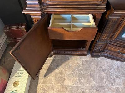 STUNNING FAIRMONT DESIGNS ENTERTAINMENT CENTER