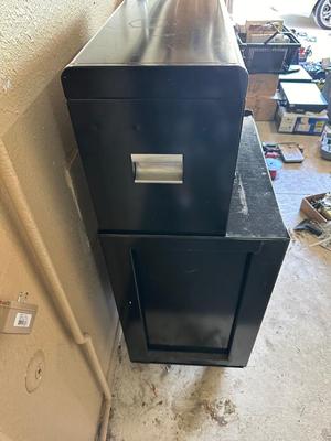 CRAFTSMAN 2 PIECE LOCKING TOOL CHEST ON CASTERS
