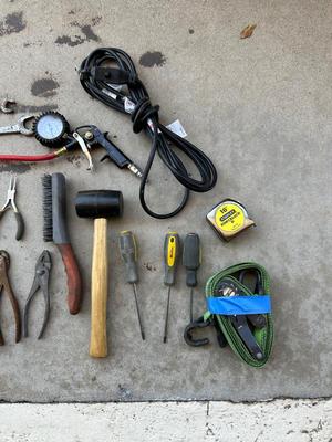 AN ASSORTMENT OF HAND TOOLS