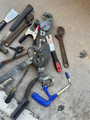 COME ALONG, BUNGEES AND HAND TOOLS