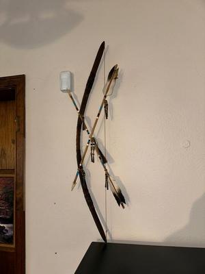 NATIVE AMERICAN BOW AND ARROW WALL HANGING