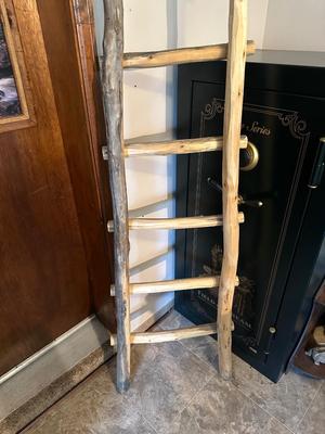 BLANKET LADDER