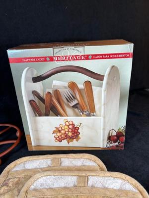 Lot 2 Kitchen Accessories