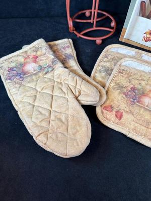 Lot 2 Kitchen Accessories