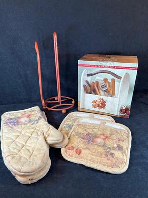 Lot 2 Kitchen Accessories