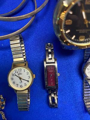 A BOX OF GOOD WATCHES AND OTHER JEWELRY