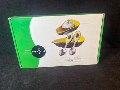 Lot 12. Avocado Bowl Set