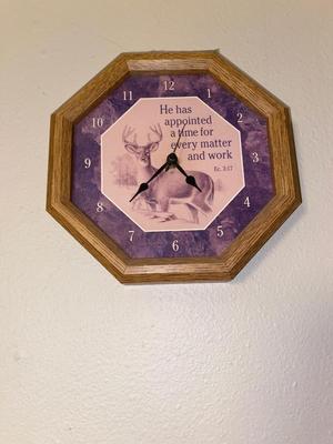 A VARIETY OF WALL HANGINGS