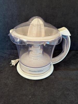 Lot 21. Electric Juicer
