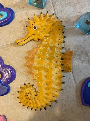 TROPICAL FISH, A TURTLE AND HEARTS FOR THE WALLS