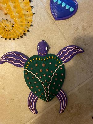 TROPICAL FISH, A TURTLE AND HEARTS FOR THE WALLS